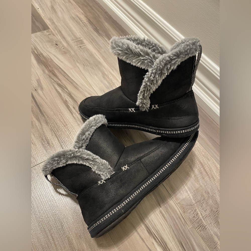 Skechers Faux Fur Lined Memory Foam Winter Boots Women’s Size 6 or Youth Size 5